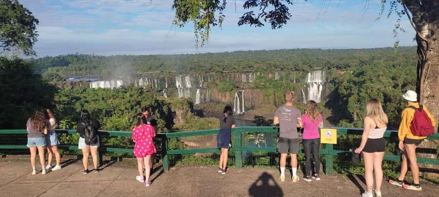 Foz do Iguaçu: Brazil/Argentina Sides Iguazu Falls Day Tour - Why seeing both sides changes the experience