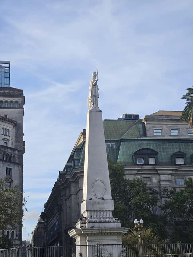 From Colonialism to Eclecticism, Buenos Aires arquitectonica - Reconquista Street and the Banco Hipotecario facade