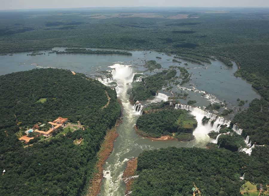 From Foz do Iguaçu: Argentinean Falls Tour with Pickup - The Upper Circuit, broad views over the water