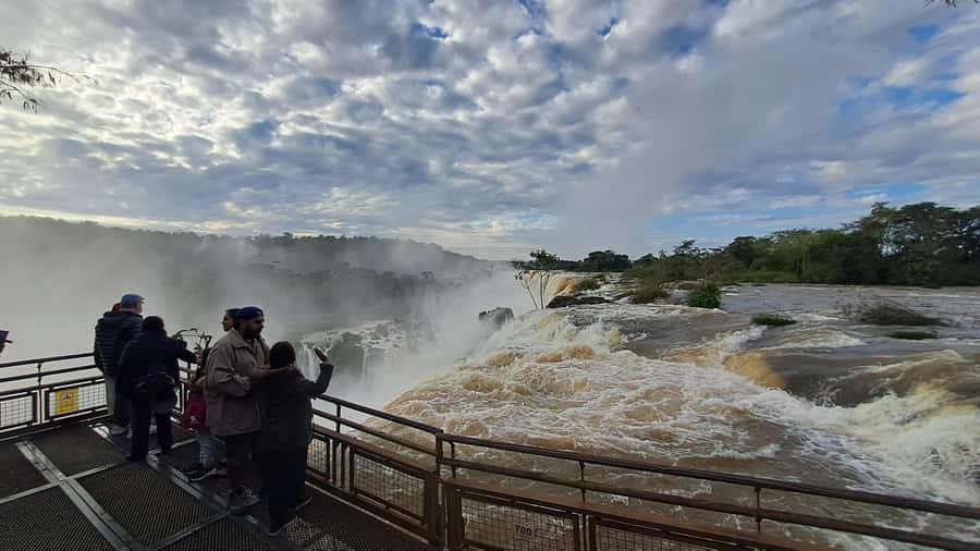 From Foz do Iguaçu: Iguazú Falls Boat Ride Argentina - Lunch and the day’s one awkward pause
