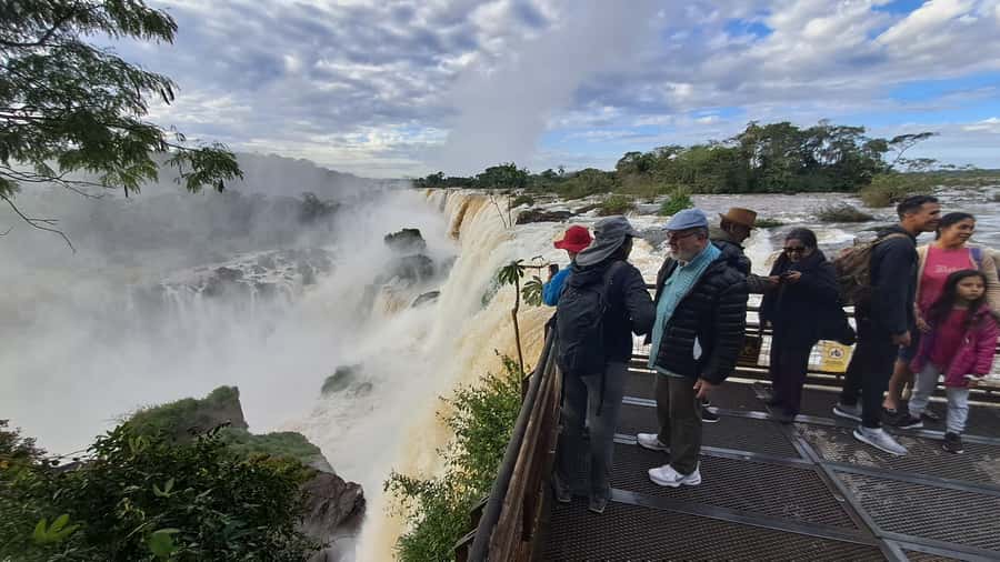 From Foz do Iguaçu: Iguazú Falls Boat Ride Argentina - Guides, communication, and group size