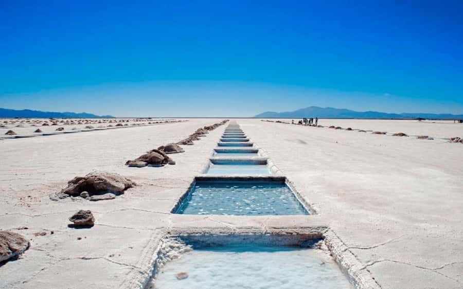 From Jujuy: Salinas Grandes with Purmamarca - Volcán and the first small pause
