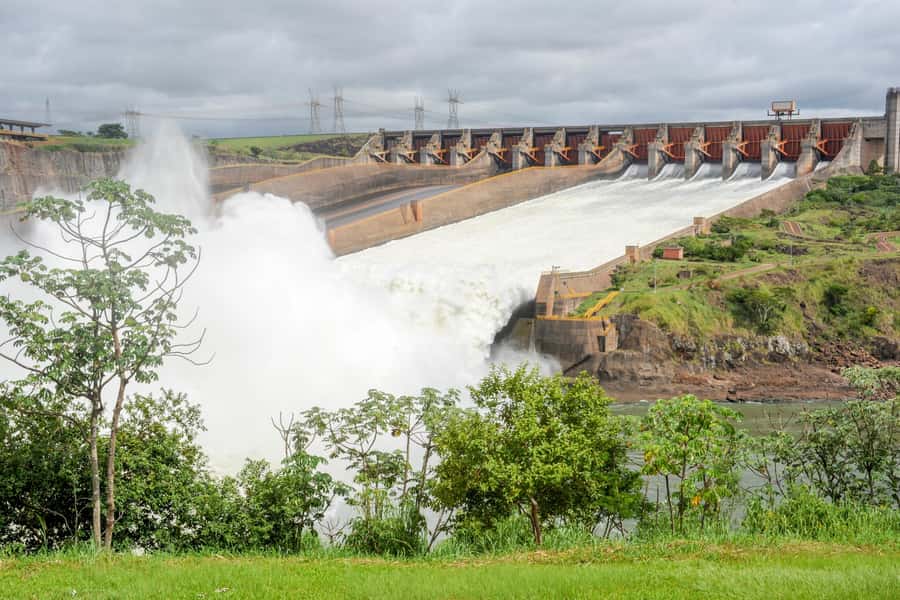 From Puerto Iguazu: Itaipu Dam Tour with Entrance Ticket - Crossing from Argentina into Brazil