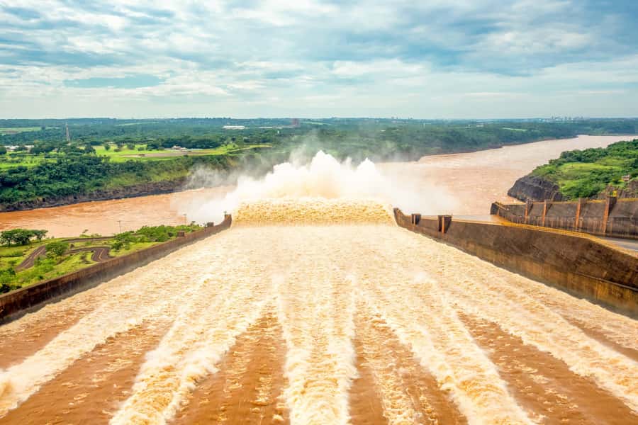 From Puerto Iguazu: Itaipu Dam Tour with Entrance Ticket - Leaving Puerto Iguazu by shared van