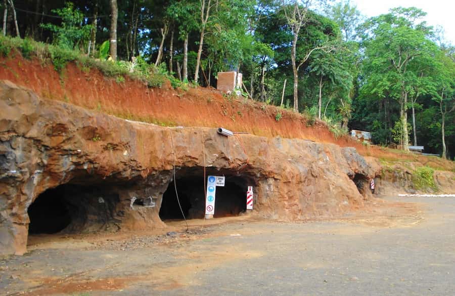 From Puerto Iguazu: San Ignacio Ruins and Wanda Mines Tour - Reading the mission through Guarani and Jesuit history