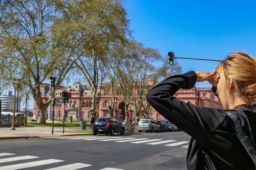 Full Day City Tour Buenos Aires, Recoleta Cemetery and Tigre - Plaza de Mayo and the political heart of the city
