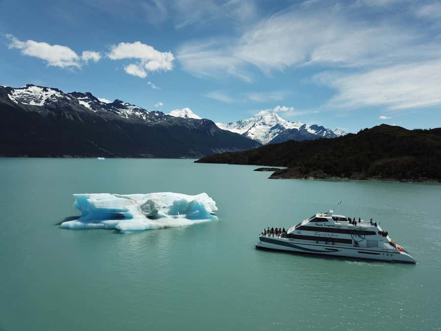 Gourmet Glacier Cruise & Footbridges of Perito Moreno - The early ride from El Calafate to Puerto La Soledad