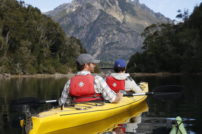 Half a day of kayaking on Lake Moreno in private service - The safety briefing at Arroyo Angostura