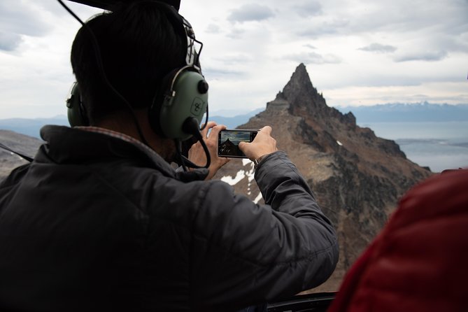 Helicopter Overflight - Landing in the Cordillera - A30 - Glaciers inside the city limits