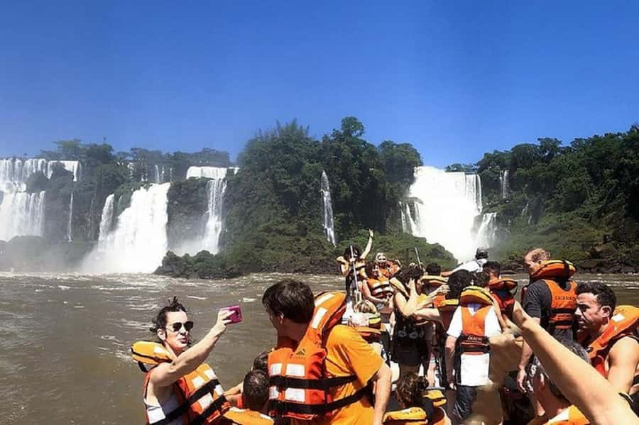 Iguazu Falls Argentinas Tour and Great Adventure Boat Tour - What the full eight-hour schedule means