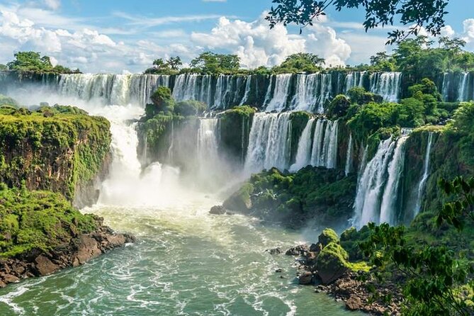 Iguazú Falls Private Full Day Tour - Arrival at Puerto Iguazú and the ride to the park