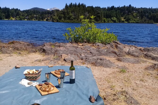 Kayak paddling adventure around Bariloche - The guide makes the biggest difference