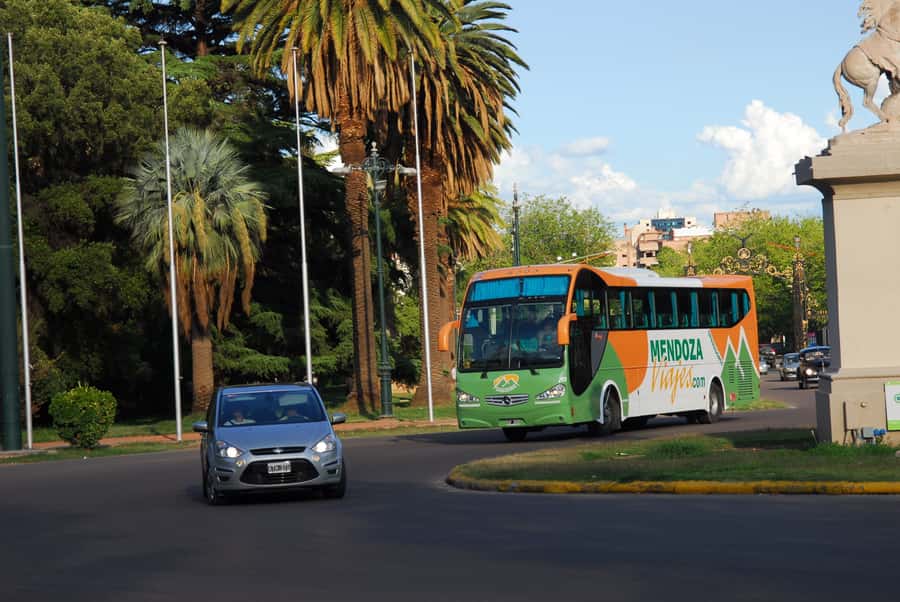 Mendoza: Half-Day Sightseeing City Tour - Why Mendoza looks like an oasis in the desert