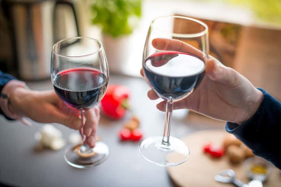 Mendoza: Small-Group Wineries Tour with Tasting and Lunch - Clothing and Small Practical Details