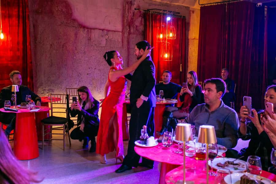 Mendoza: Tango Show with Dinner at Hualta Winery Hotel - Tango in Mendoza, with Buenos Aires on the stage