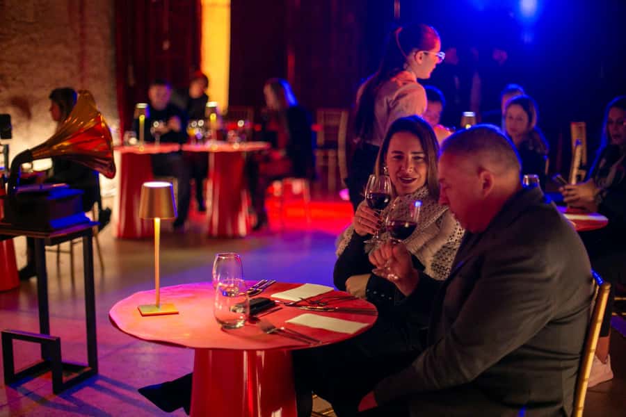 Mendoza: Tango Show with Dinner at Hualta Winery Hotel - How the three-hour evening unfolds