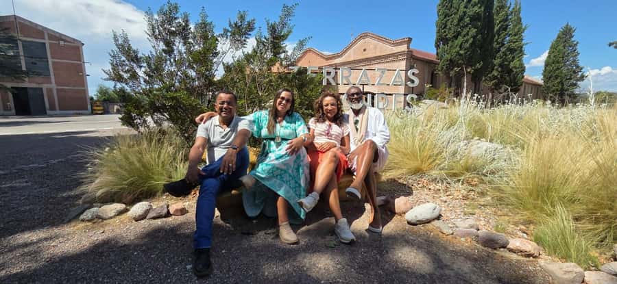 Mendoza: Top Wineries Guided Tour with Transportation - Lunch at the third winery is the centerpiece