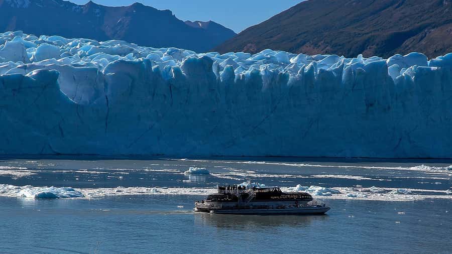 Moreno Glacier: Tour from El Calafate with tour guide, walkways, and boat ride - The road from El Calafate to the ice