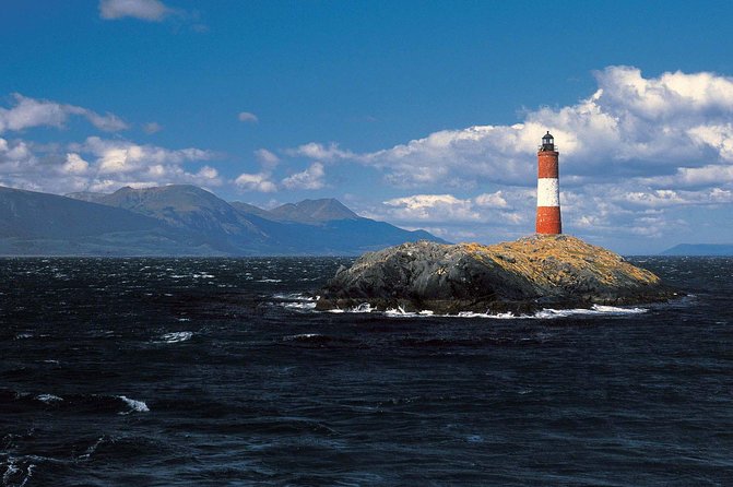 Navigate through the Beagle Channel: Seal, Bird & Penguin Islands - What this Beagle Channel cruise is really like