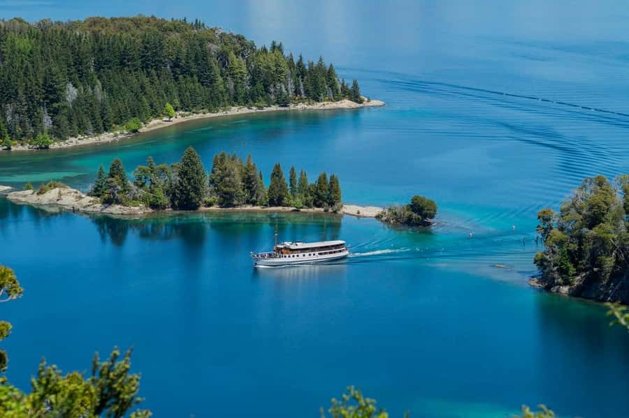 Navigation through Isla Victoria and Bosque de Arrayanes - Why Victoria Island and the Arrayanes Forest make a good pair