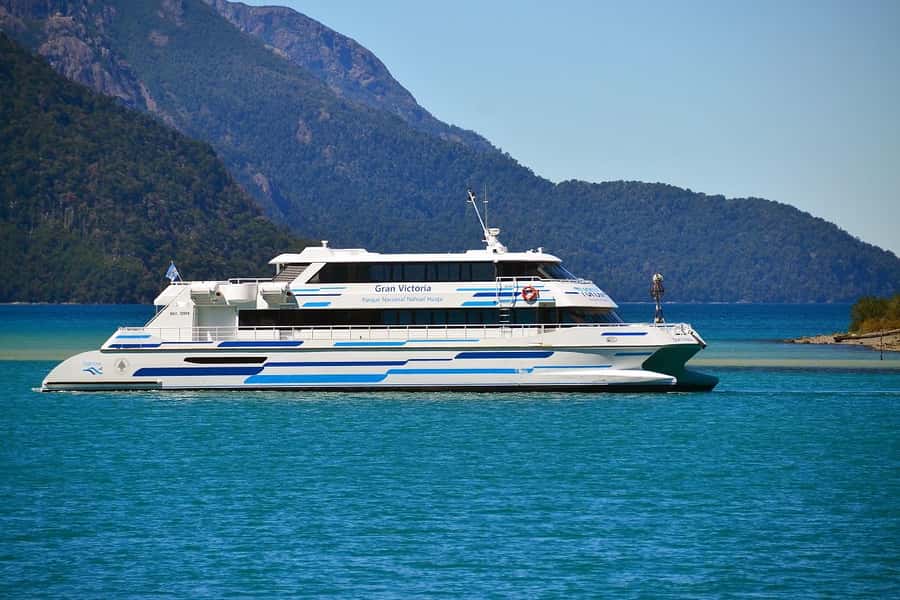 Navigation through Isla Victoria and Bosque de Arrayanes - The one-hour catamaran crossing on Nahuel Huapi