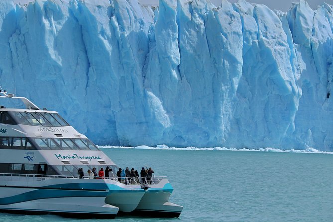 Perito Moreno boat tour from El Calafate: Glaciares Gourmet - Heim and Seco, glaciers hanging above the lake