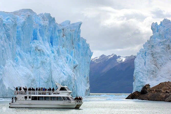 Perito Moreno Glacier Experience with Boat Navigation !! - Guide contact and the shape of the service
