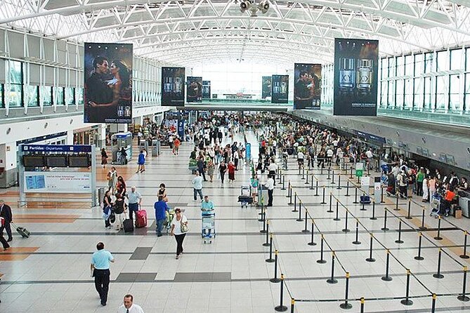 Private Airport Transfer in or out with english speaking driver. - The airport-to-city timing question