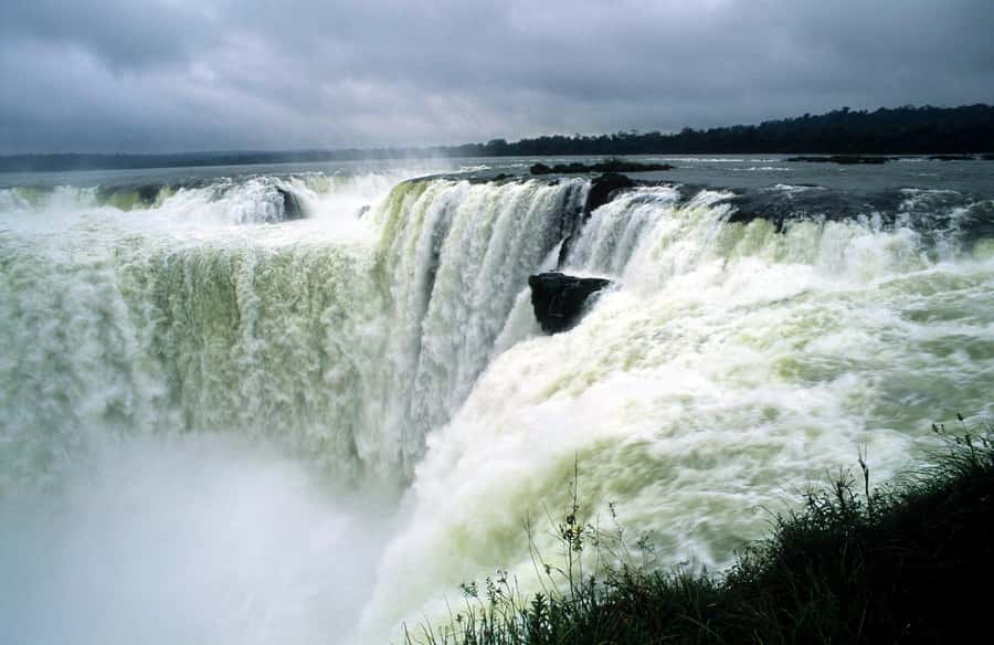 Puerto Iguazu: Argentine Falls & Great Adventure Boat - Key points at a glance