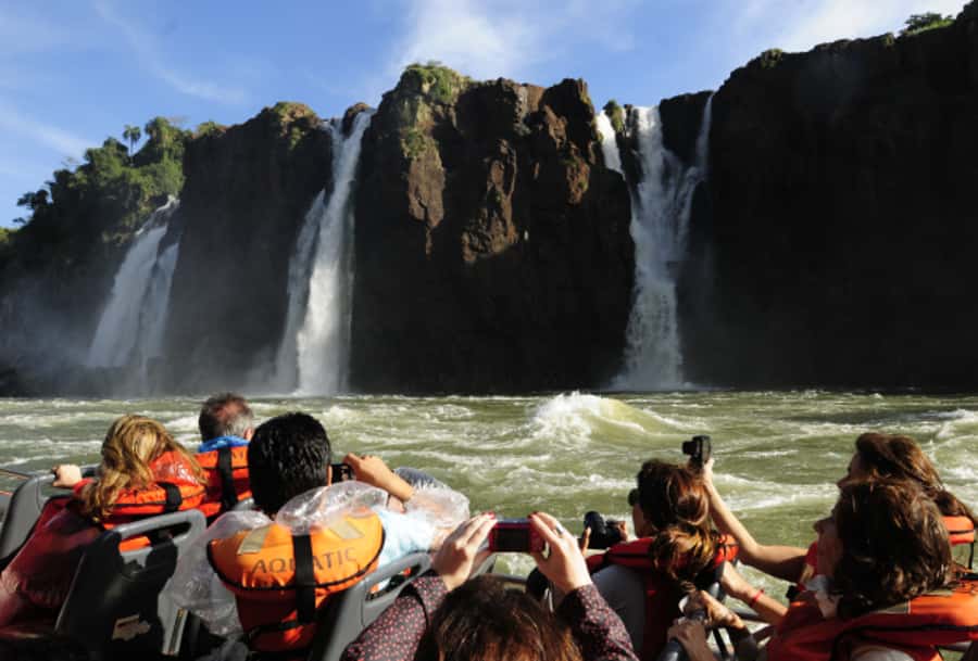 Puerto Iguazu: Argentine Falls & Great Adventure Boat - What the $177 price really covers