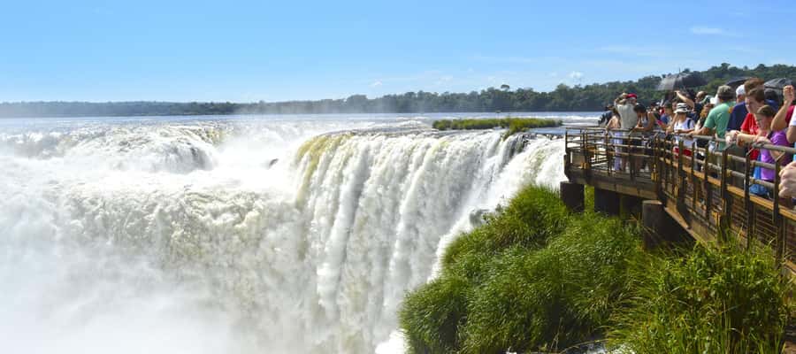 Puerto Iguazu: Iguazu Falls Argentinian Side Full-Day Tour - Food, heat, and what to carry