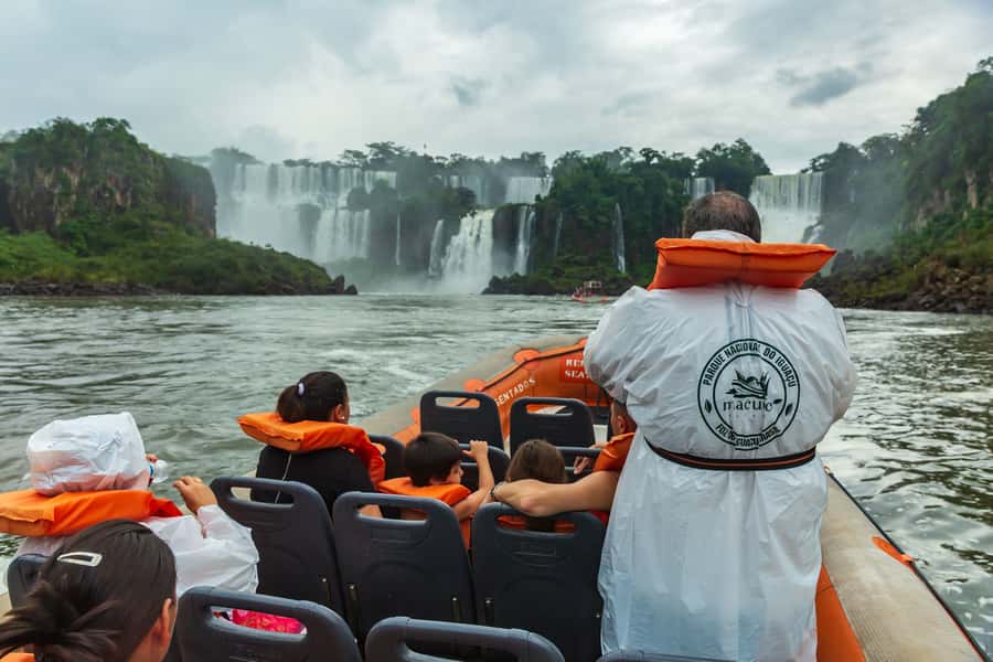 Puerto Iguazu: Iguazu Falls Boat Tour and Gran Aventura - San Martin Island and the shape of the day