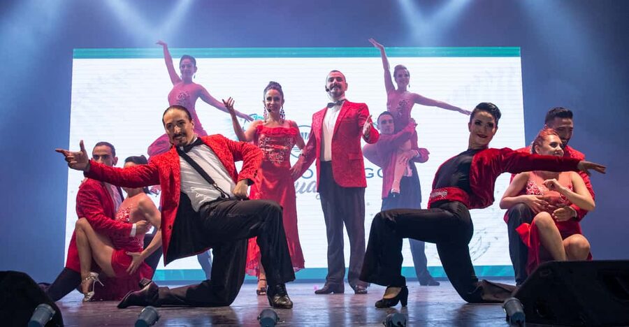 Puerto Iguazu Madero Tango Show - A short tango lesson for those who want more