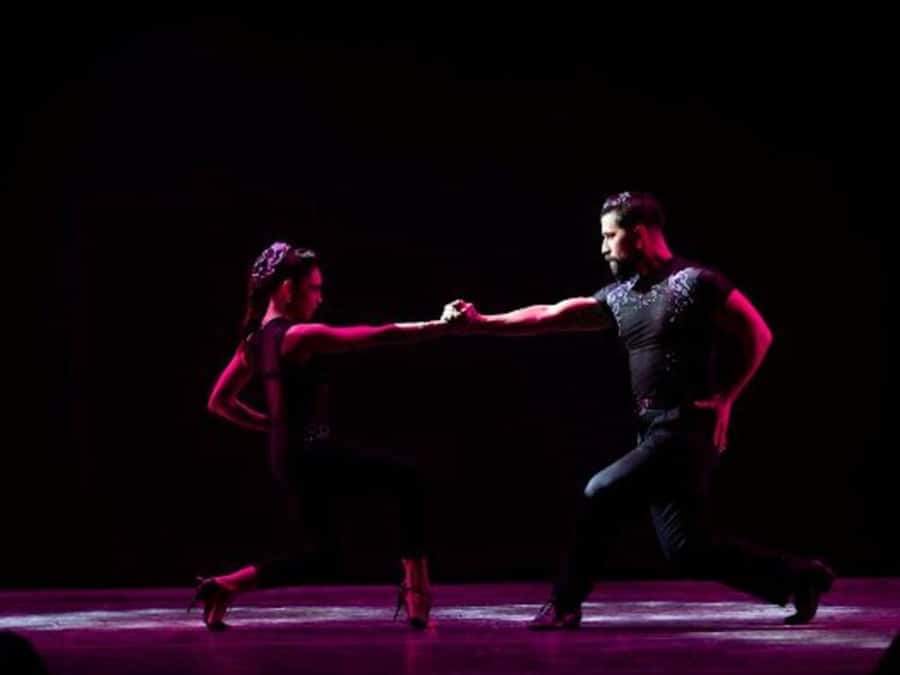 Puerto Iguazú: Madero Tango Show with Optional Dinner - Access to Cataratas Casino