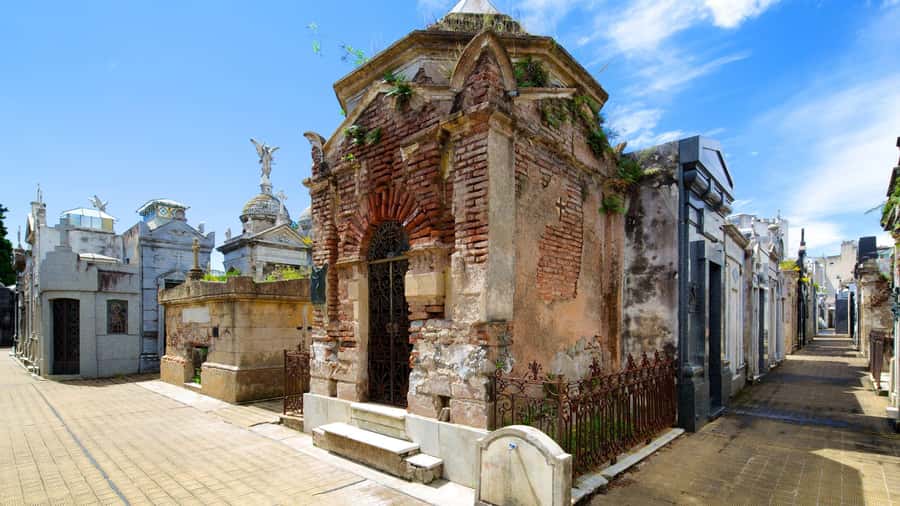 Recoleta & Cemetery for curious people - Entering Recoleta Cemetery, if you choose to pay