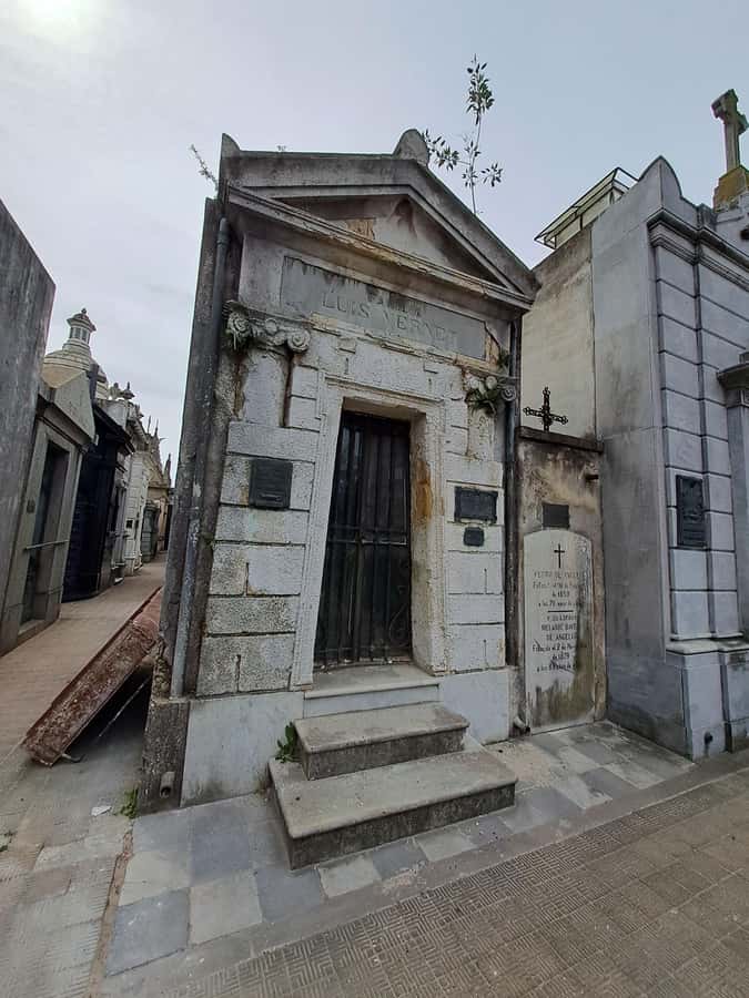 Recoleta & Cemetery for curious people - What the guides add to the experience