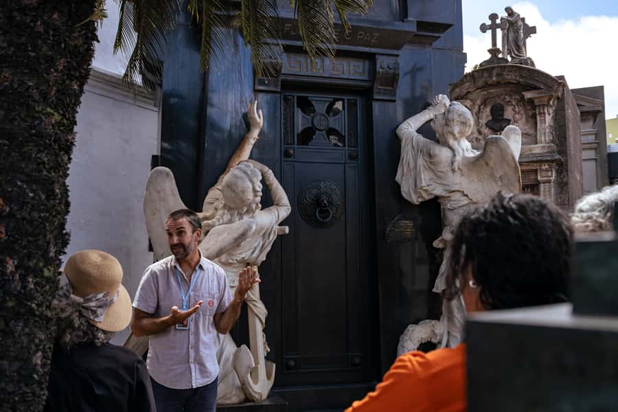 Recoleta Cemetery - Small Group Tour of History & Secrets - Why Recoleta Cemetery is worth two and a half hours
