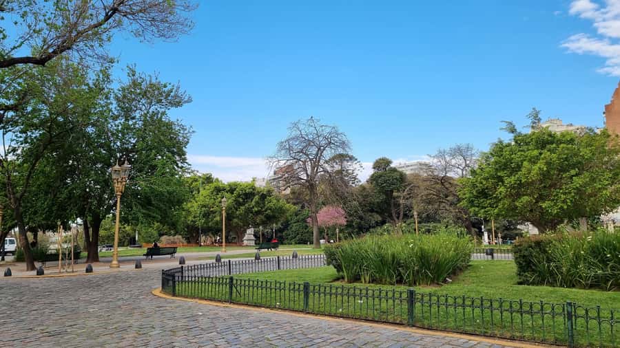 Recoleta Walking Tour and Live Jazz Show - Iglesia del Pilar and Recoleta Cemetery