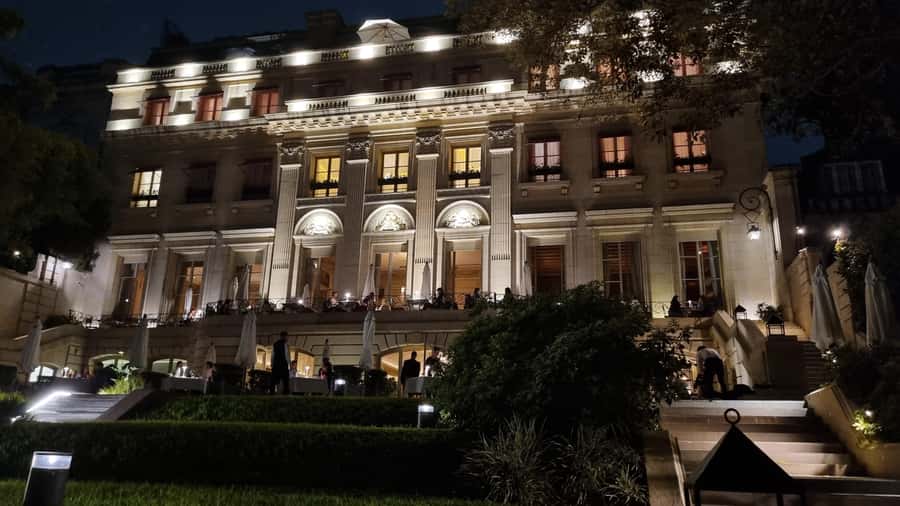 Recoleta Walking Tour and Live Jazz Show - Avenida Alvear and the embassies