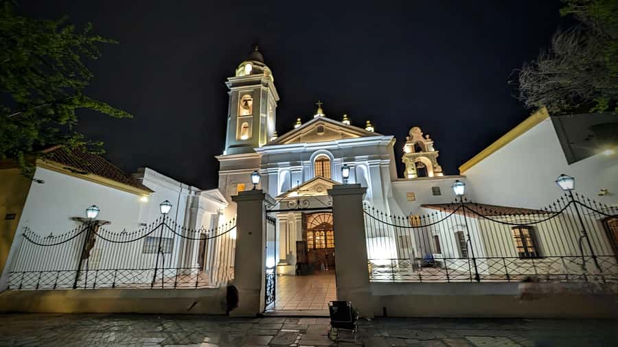 Recoleta Walking Tour and Live Jazz Show - Who will get the most from this evening