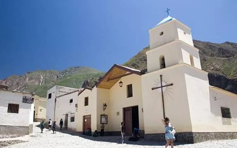 Salta or Jujuy: Iruya and Salinas Grandes 2-Day Tour - Crossing Cuesta del Lipán to the salt flats