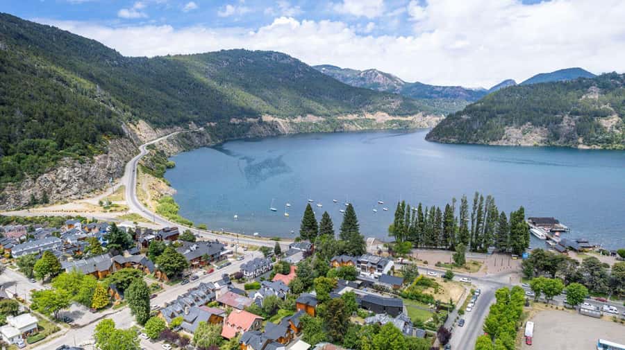 San Martin de los Andes along the Route of the 7 Lakes - The seven lakes, one bend at a time