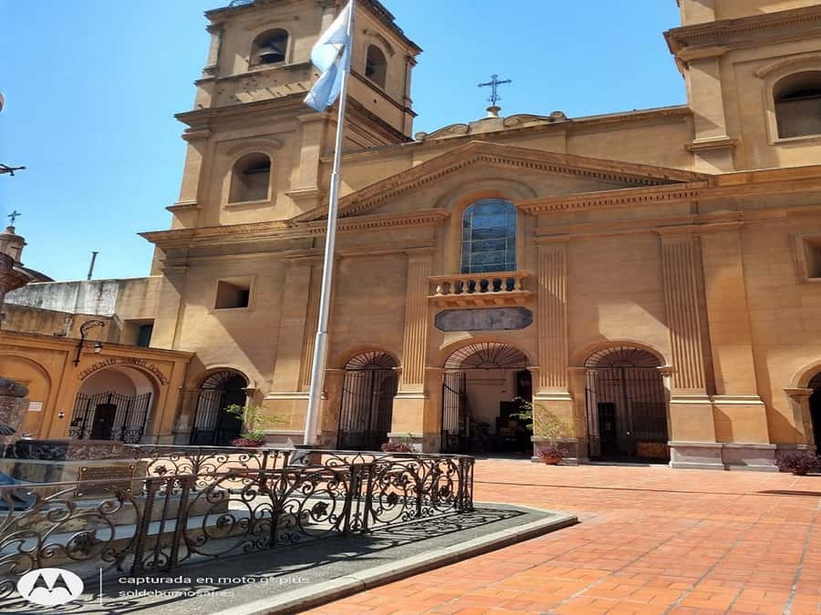 San Telmo Private Guided amazing Walking Tour - Starting with San Telmo Market