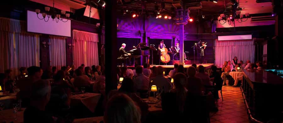 Tango Show at El Querandi with optional Dinner - What happens during the 90-minute show