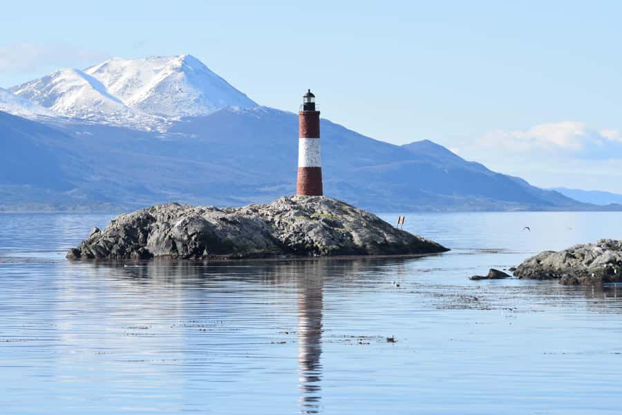 Ushuaia: Beagle Channel Catamaran Tour - Sailing toward Les Eclaireurs Lighthouse