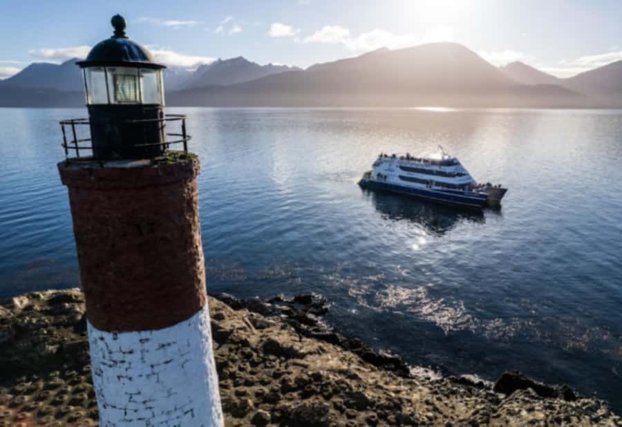 Ushuaia: Beagle Channel, Seal Island & Bridges Islands Tour - Los Lobos Island brings you close to sea lions