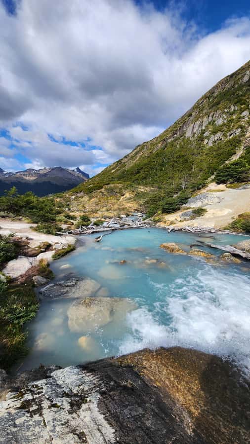Ushuaia: Laguna Esmeralda Guided Trek with Box Lunch - The return ride and total time