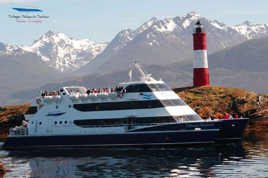 Ushuaia: Sailing Beagle Channel to the Penguin Colony - Les Eclaireurs Lighthouse, the classic Beagle Channel view