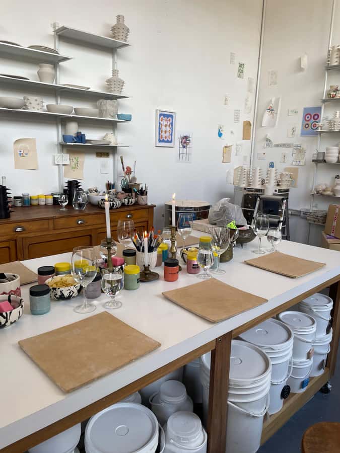 Wine & Pottery Class For Beginners in Buenos Aires Argentina - The First Minutes: Getting Settled and Choosing a Project